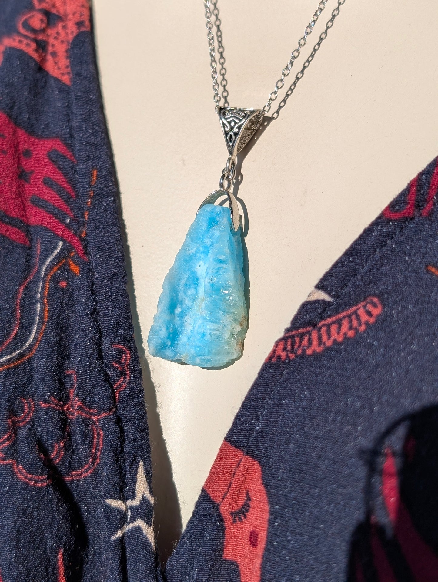 Collier brut aragonite bleue
