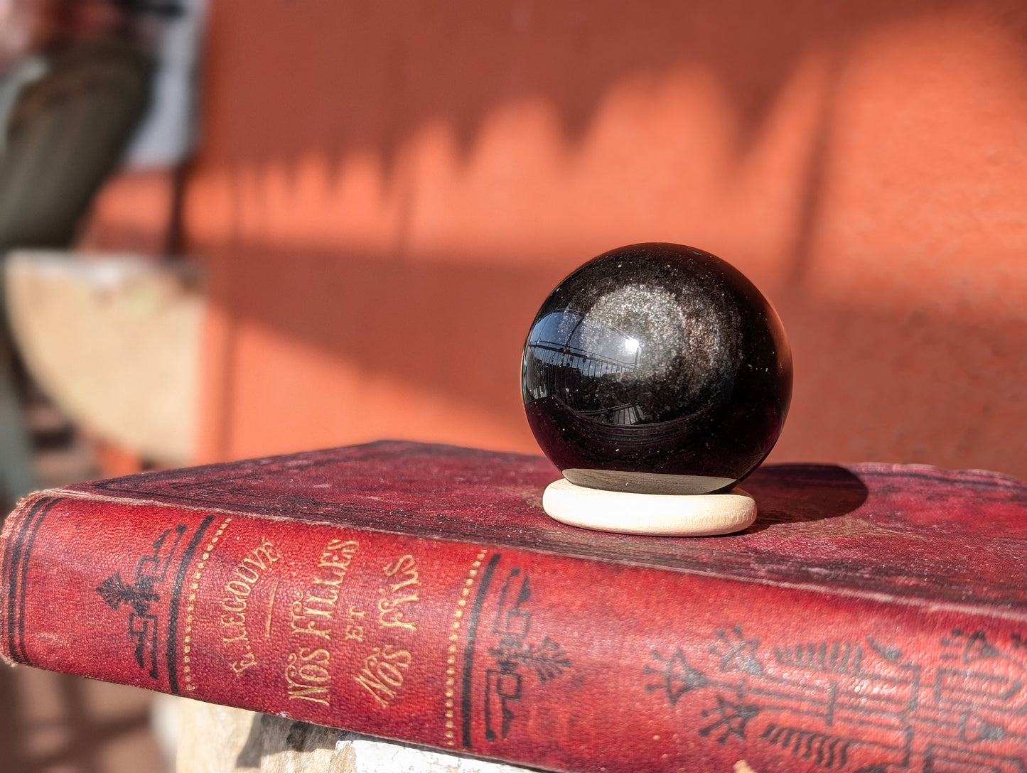 Sphère obsidienne argentée