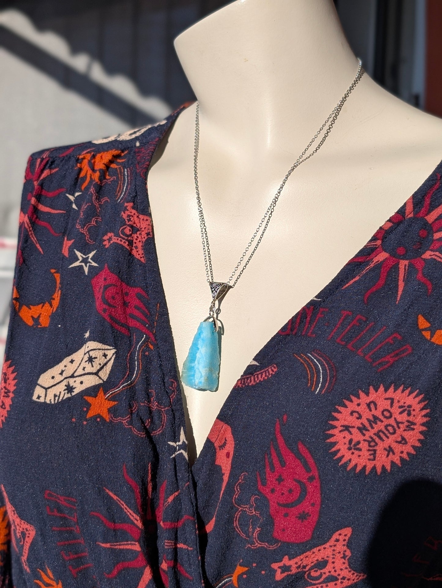Collier brut aragonite bleue