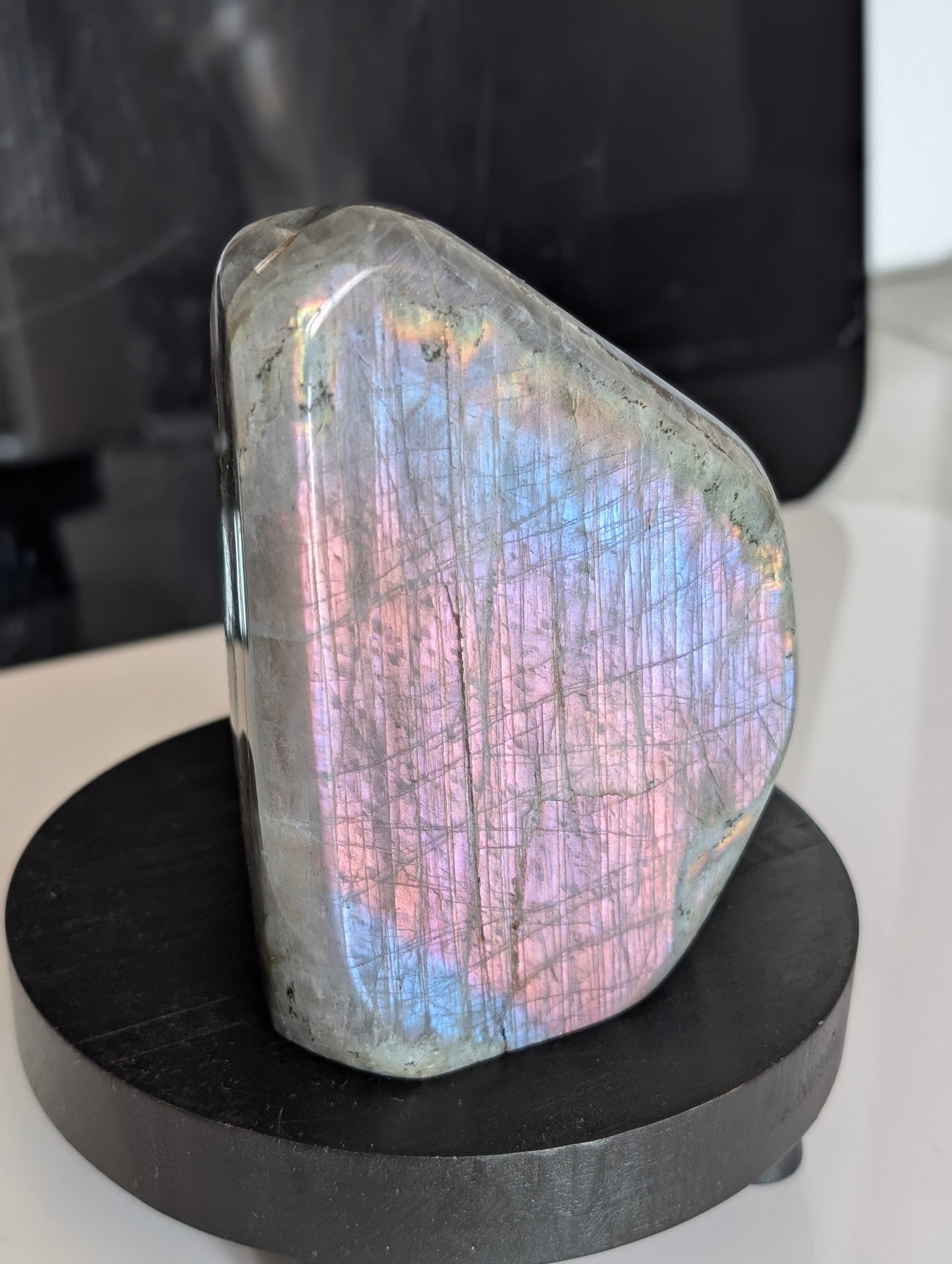 Labradorite violette à poser 892g