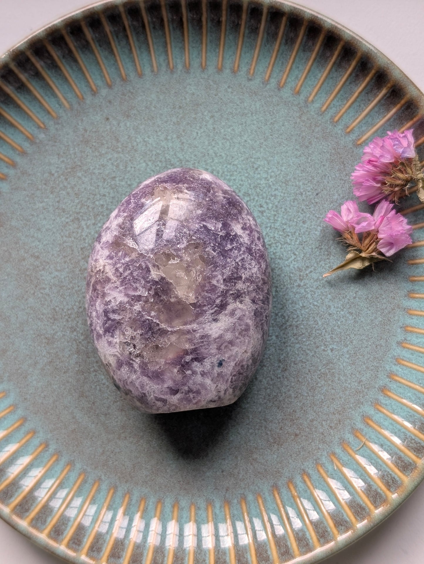 Une lépidolite à poser