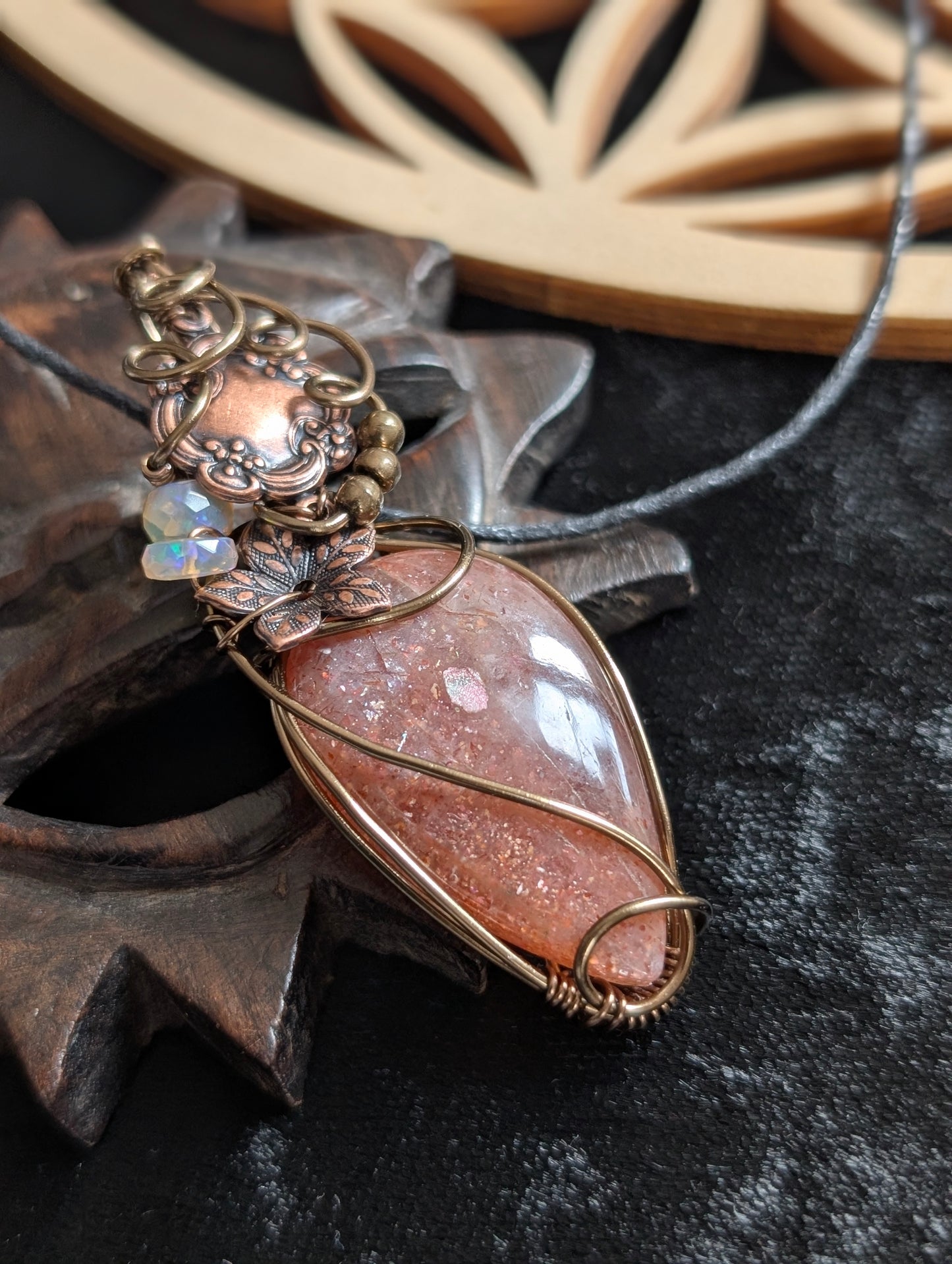 Collier pierre de soleil