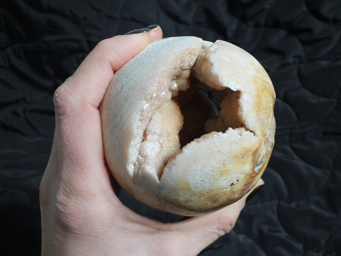 Sphère agate cristallisée 596 grammes 8cm COLIS