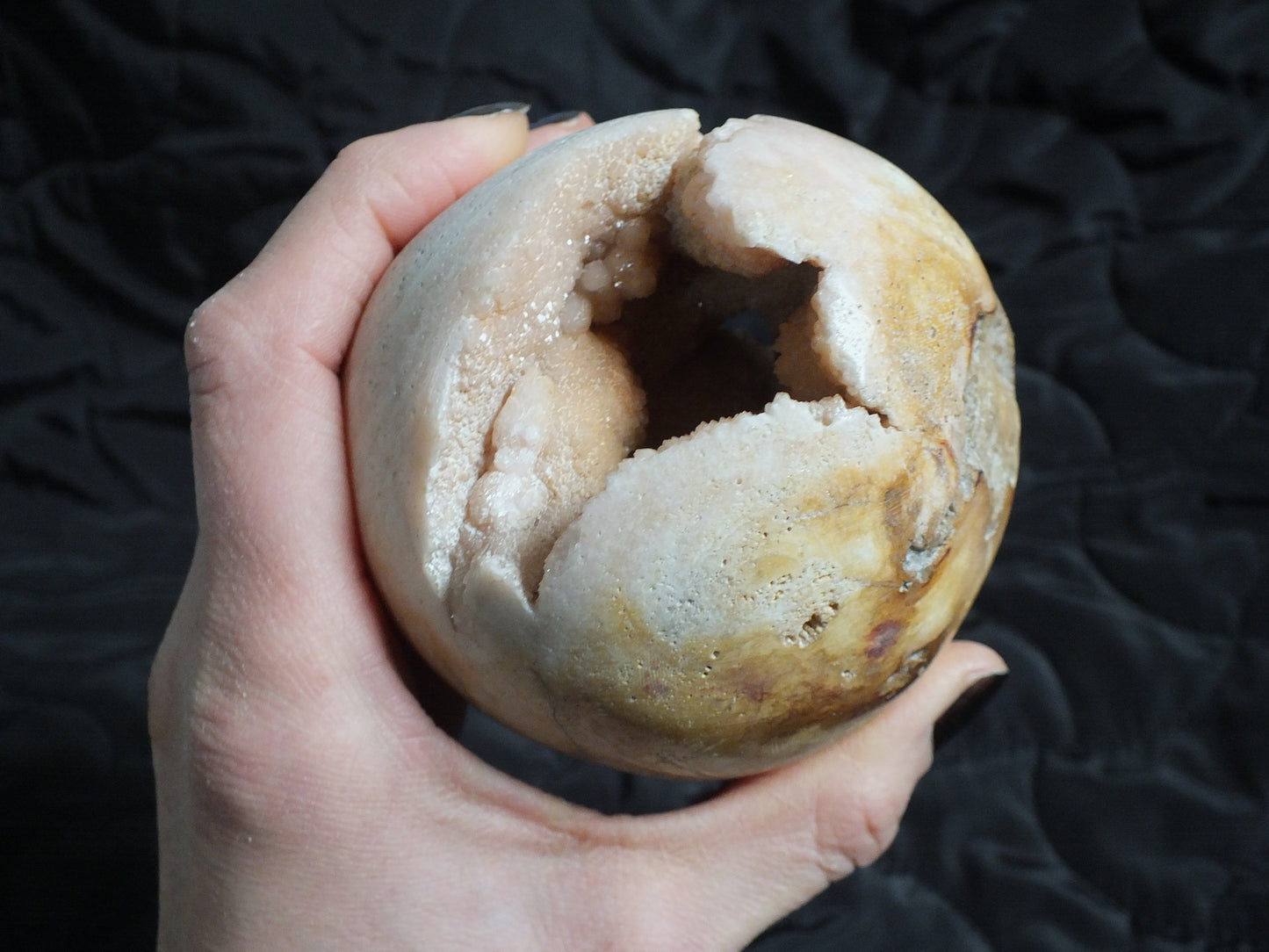 Sphère agate cristallisée 596 grammes 8cm COLIS