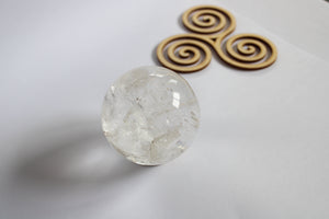 Sphère en cristal de roche 7 cm avec support - COLIS *I*
