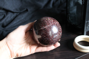 Sphère de grenat 9cm 1.4 kg environ RARE