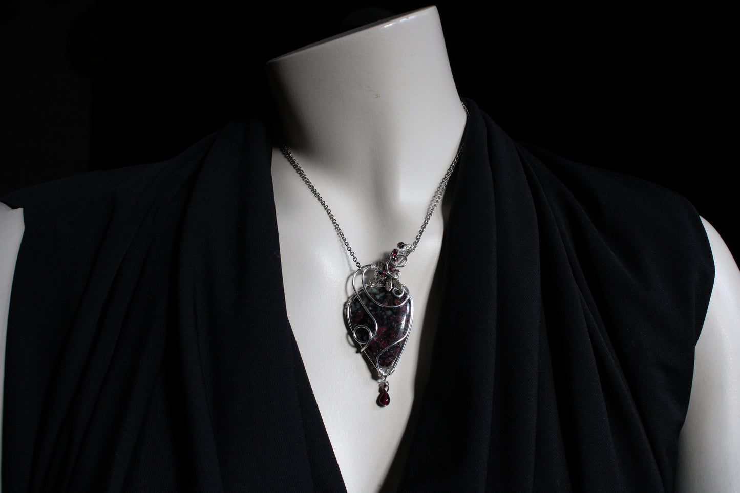 Collier avec eudialyte silver filled