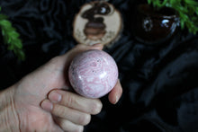 Charger la photo dans la galerie, 1 sphère rhodochrosite du Pérou 5.4 cm