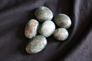 1 pierre en fuschite - Madagascar