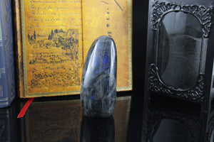 Labradorite bleue à poser bleu profond 460 grammes 12 x 5.5 cm