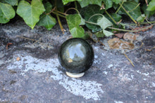 Charger la photo dans la galerie, C. Sphère en obsidienne dorée 7 cm 290 grammes