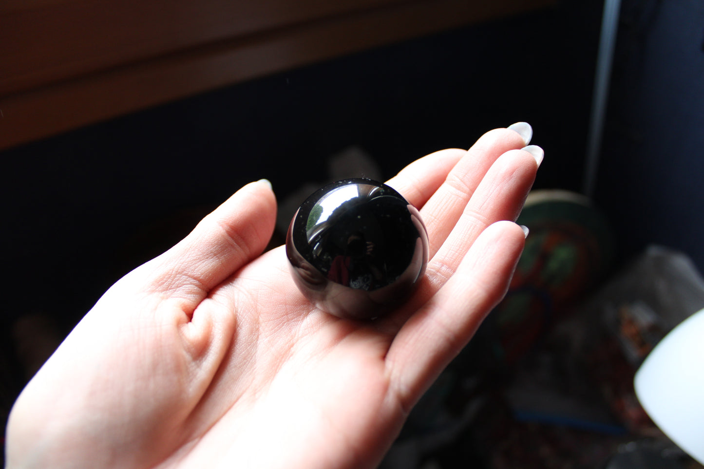 Sphère en obsidienne oeil céleste 78 grammes 4.4 cm avec socle
