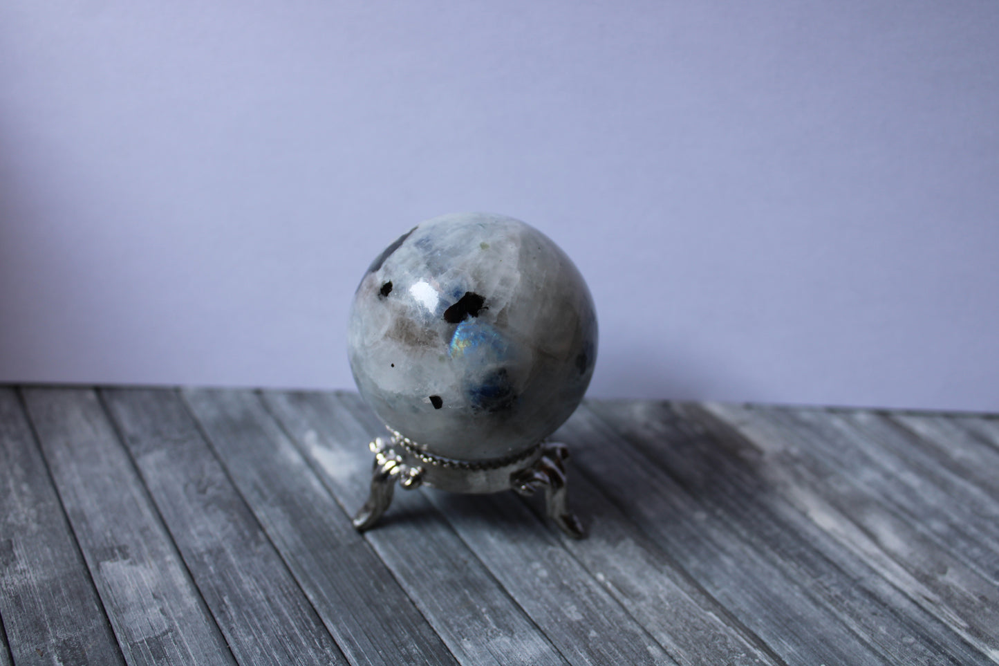 Sphère labradorite blanche / pierre de lune arc en ciel