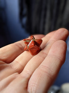 1 merkaba en jaspe rouge géomètrie sacrée