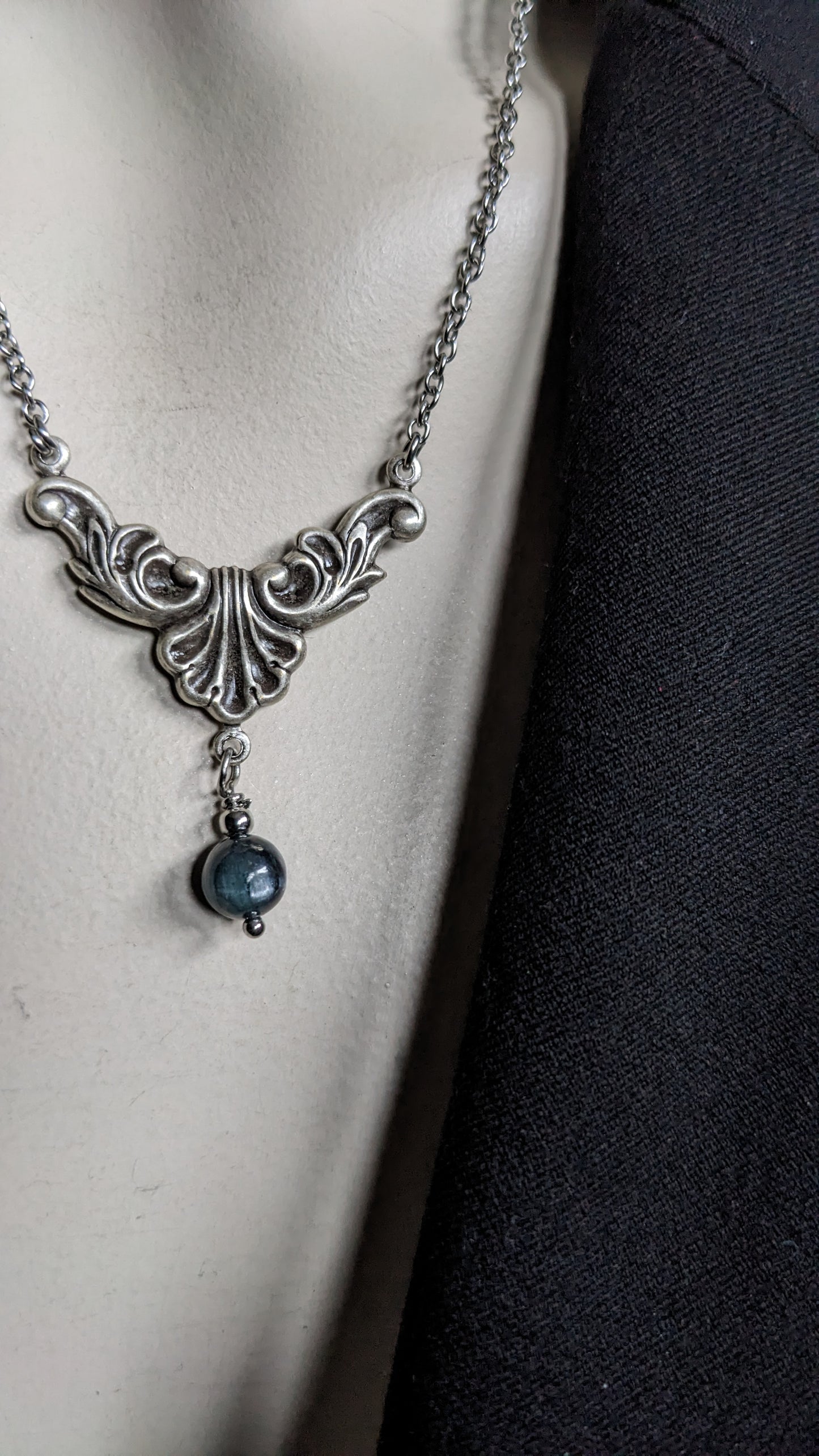 Collier baroque - elfique avec disthène bleu